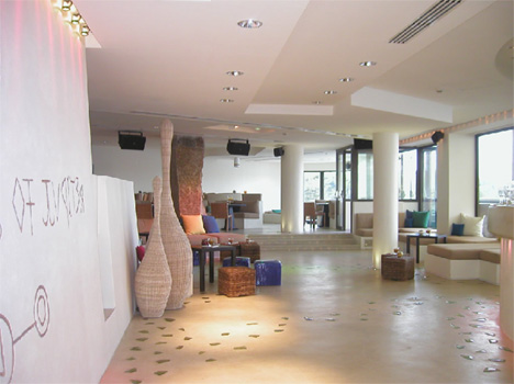 aqua-lounge2.jpg